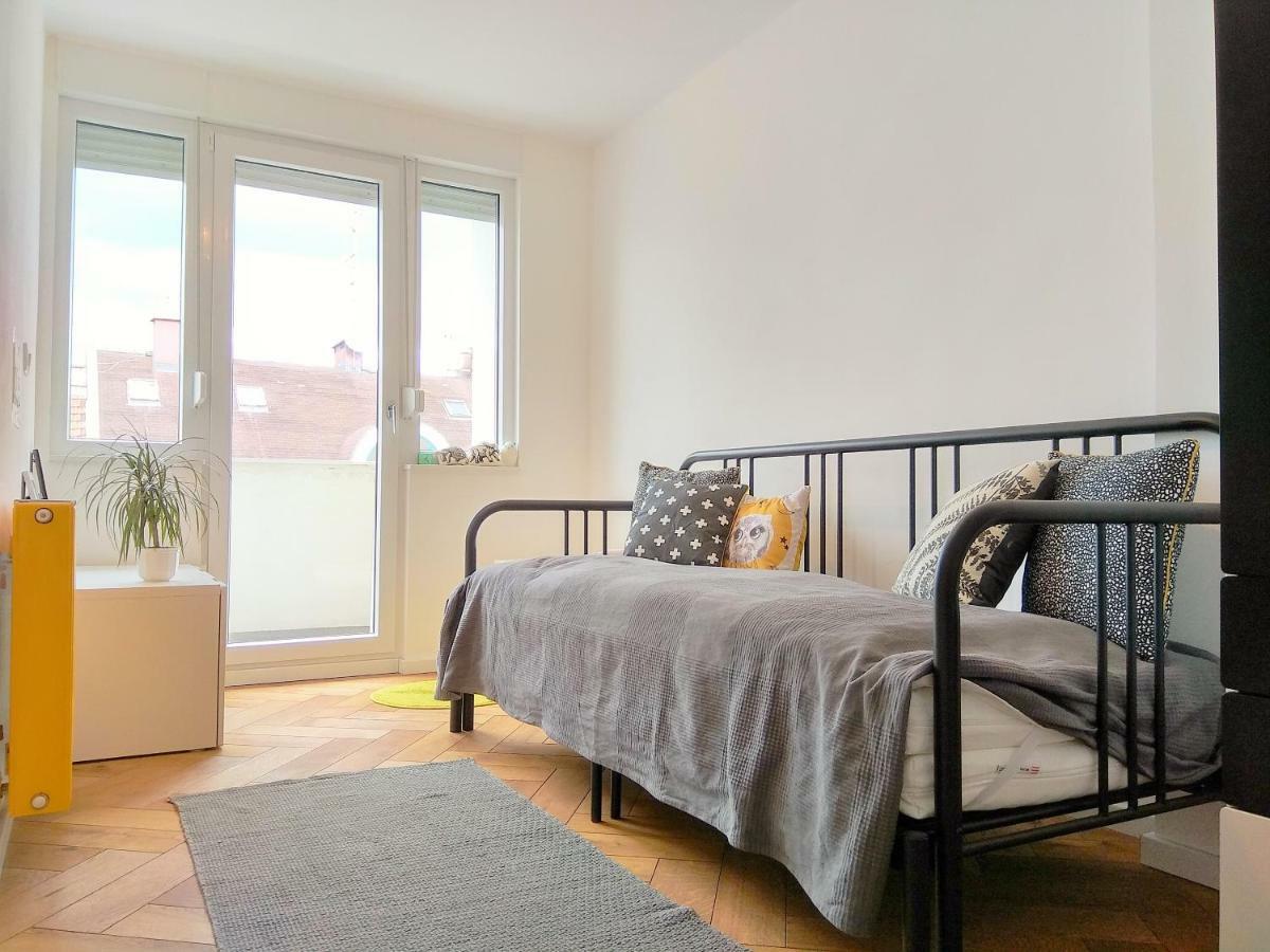 Poet's Street Apartment Zagreb Buitenkant foto